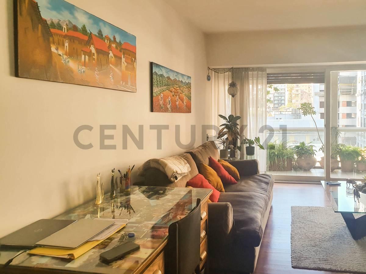 Foto de VENTA DEPARTAMENTO 4 AMBIENTES CON DEPENDENCIA Y COCHERA/BOULEVARD, imagen 2