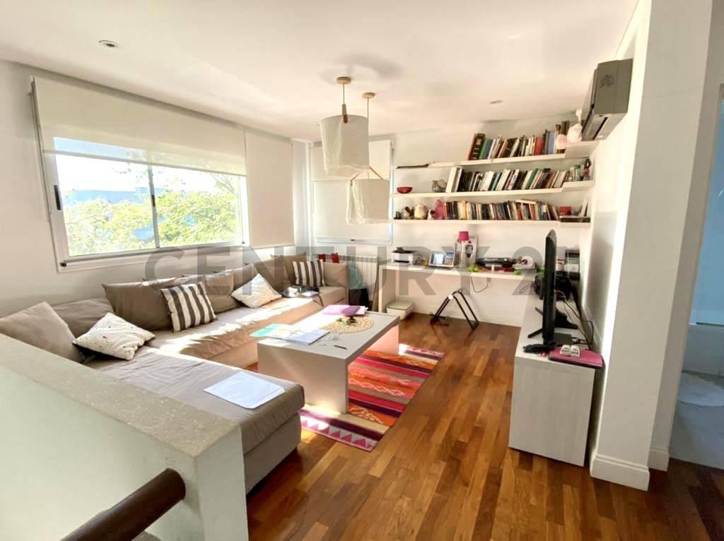 Foto de IMPECABLE CASA EN VENTA LOTE INTERNO, imagen 2