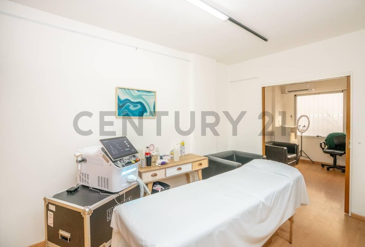 Foto de Venta oficina comercial - semipiso luminoso a metros de Av Cabildo en, imagen 4