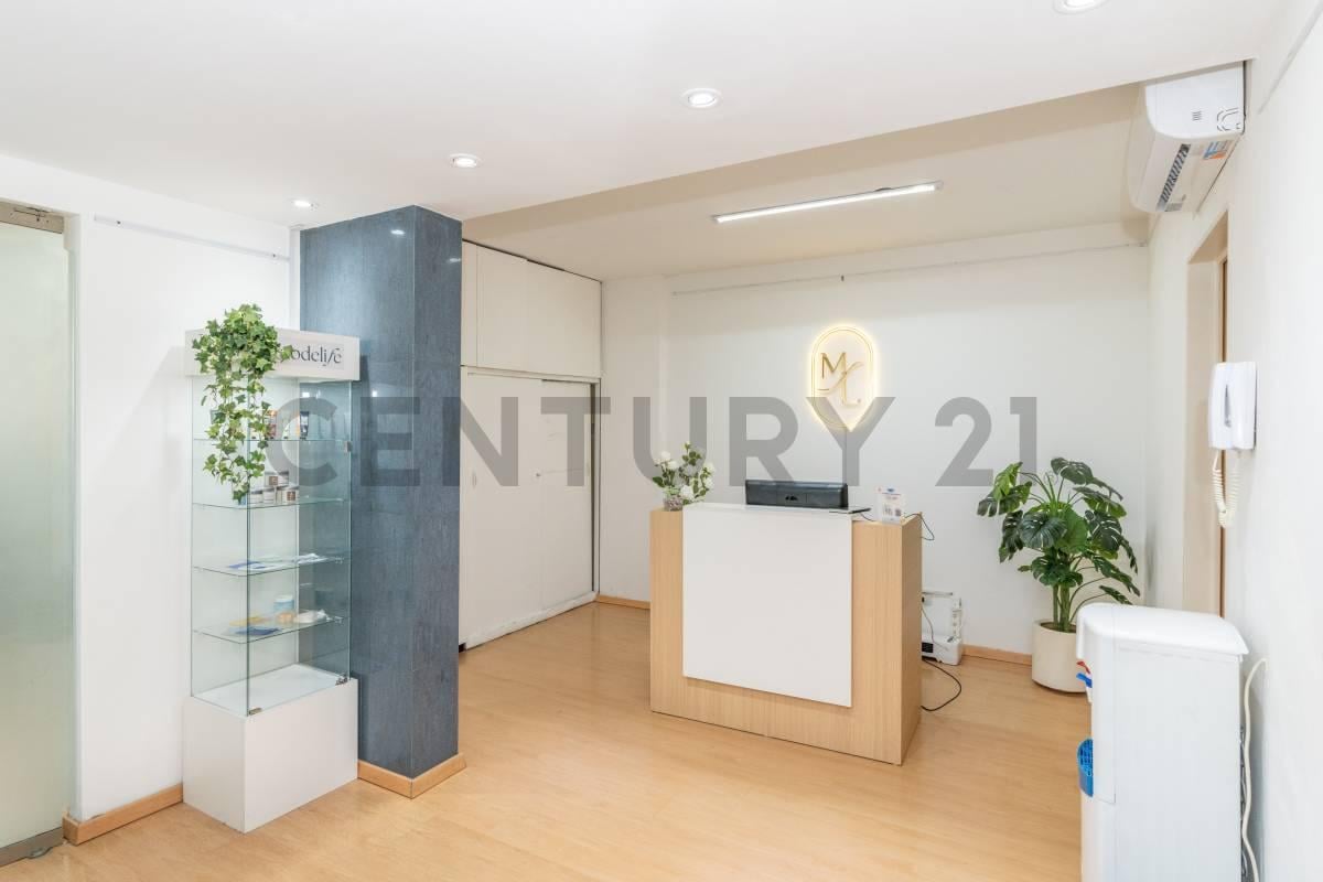 Foto de Venta oficina comercial - semipiso luminoso a metros de Av Cabildo en, imagen 1