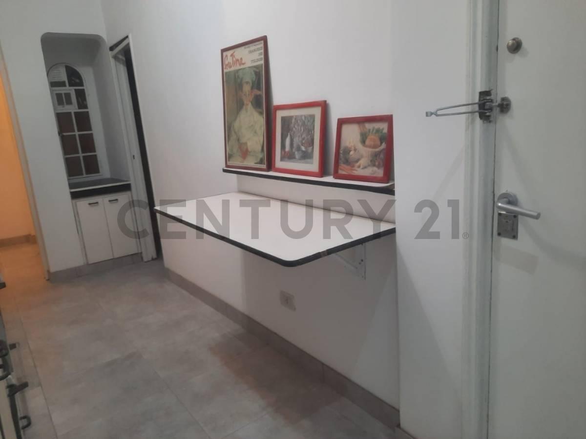 Foto de VENTA DPTO RECICLADO, CON PATIO Y DEPENDENCIA 3 AMBIENTES, imagen 4