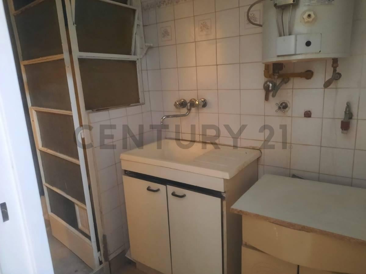 Foto de VENTA DPTO RECICLADO, CON PATIO Y DEPENDENCIA 3 AMBIENTES, imagen 5