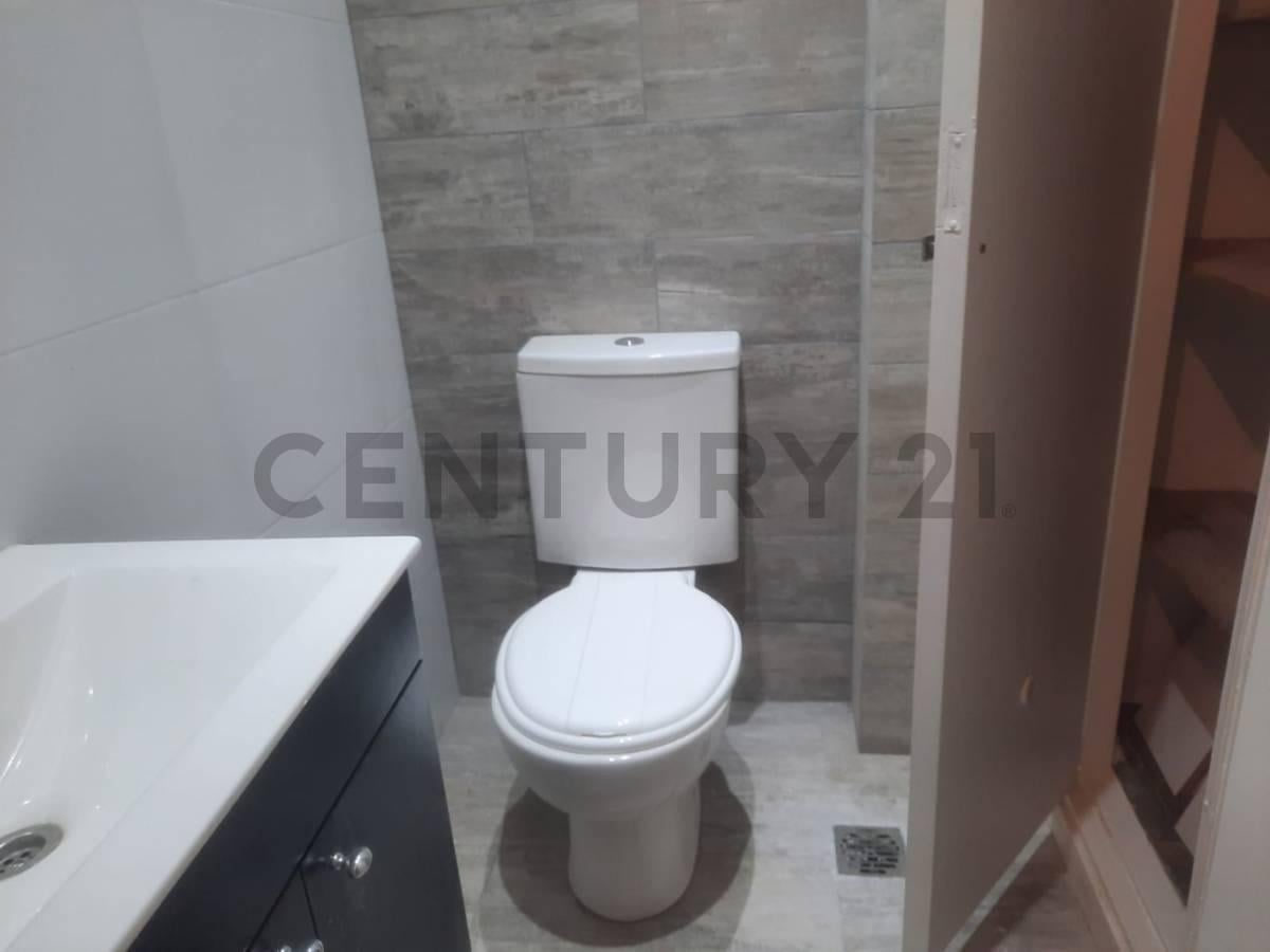 Foto de VENTA DPTO RECICLADO, CON PATIO Y DEPENDENCIA 3 AMBIENTES, imagen 3