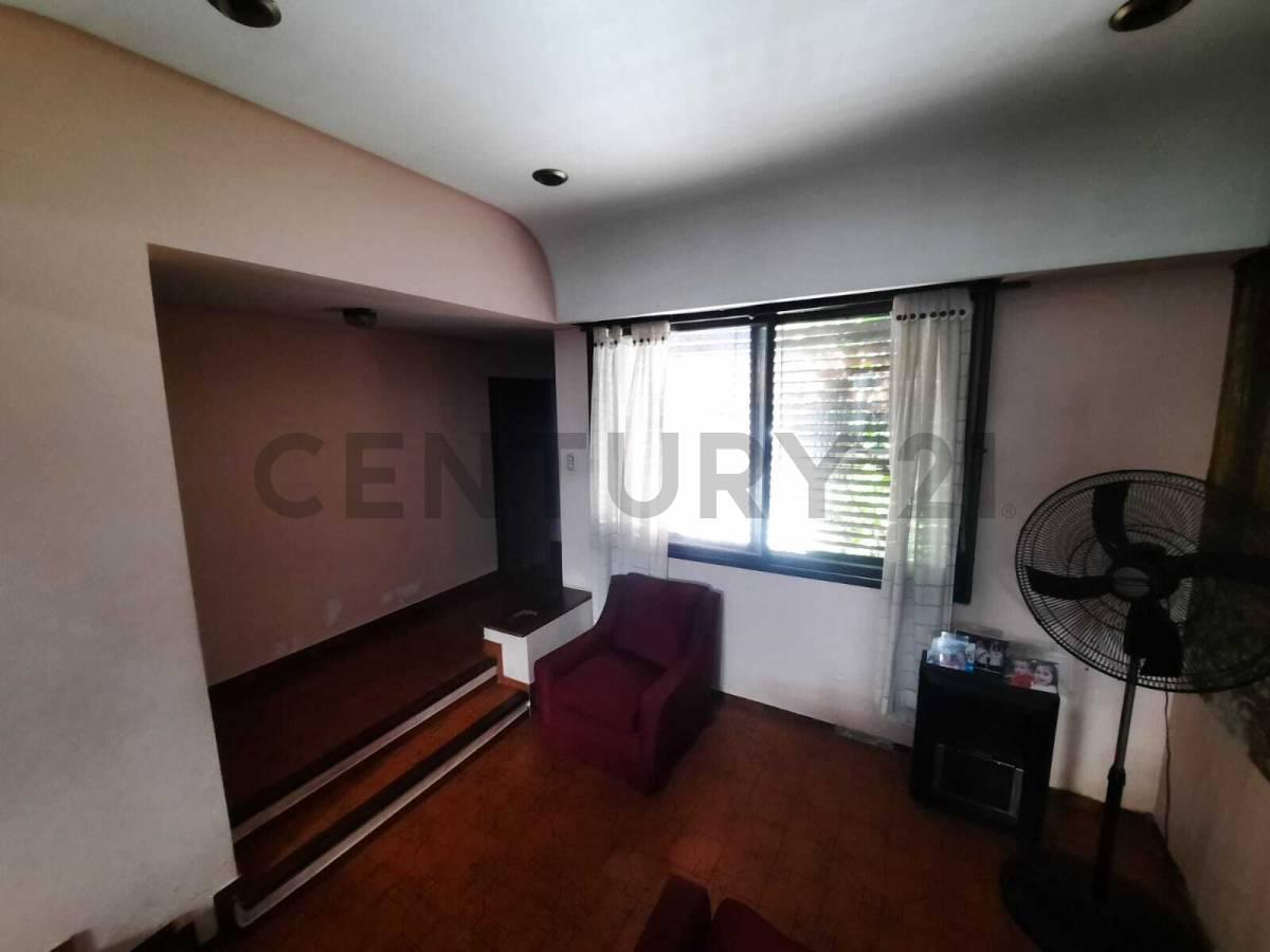 Foto de Casa 2 Plantas 4 Ambientes con Terraza y Patio + Gran Deposito Galpón, imagen 4