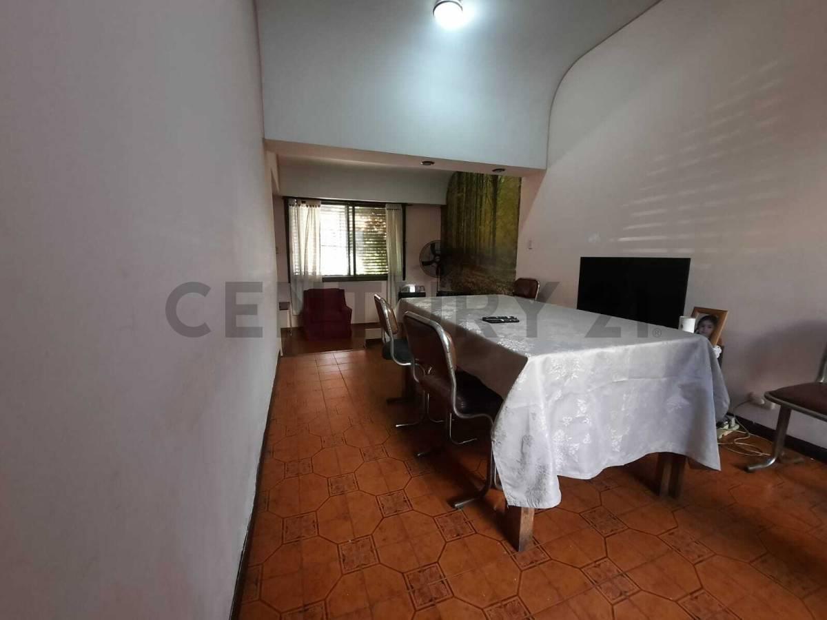 Foto de Casa 2 Plantas 4 Ambientes con Terraza y Patio + Gran Deposito Galpón, imagen 3