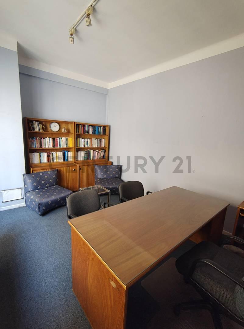 Foto de VENTA DEPARTAMENTO EN EDIFICIO DE CATEGORÍA APTO VIVIENDA AL FRENTE, imagen 2