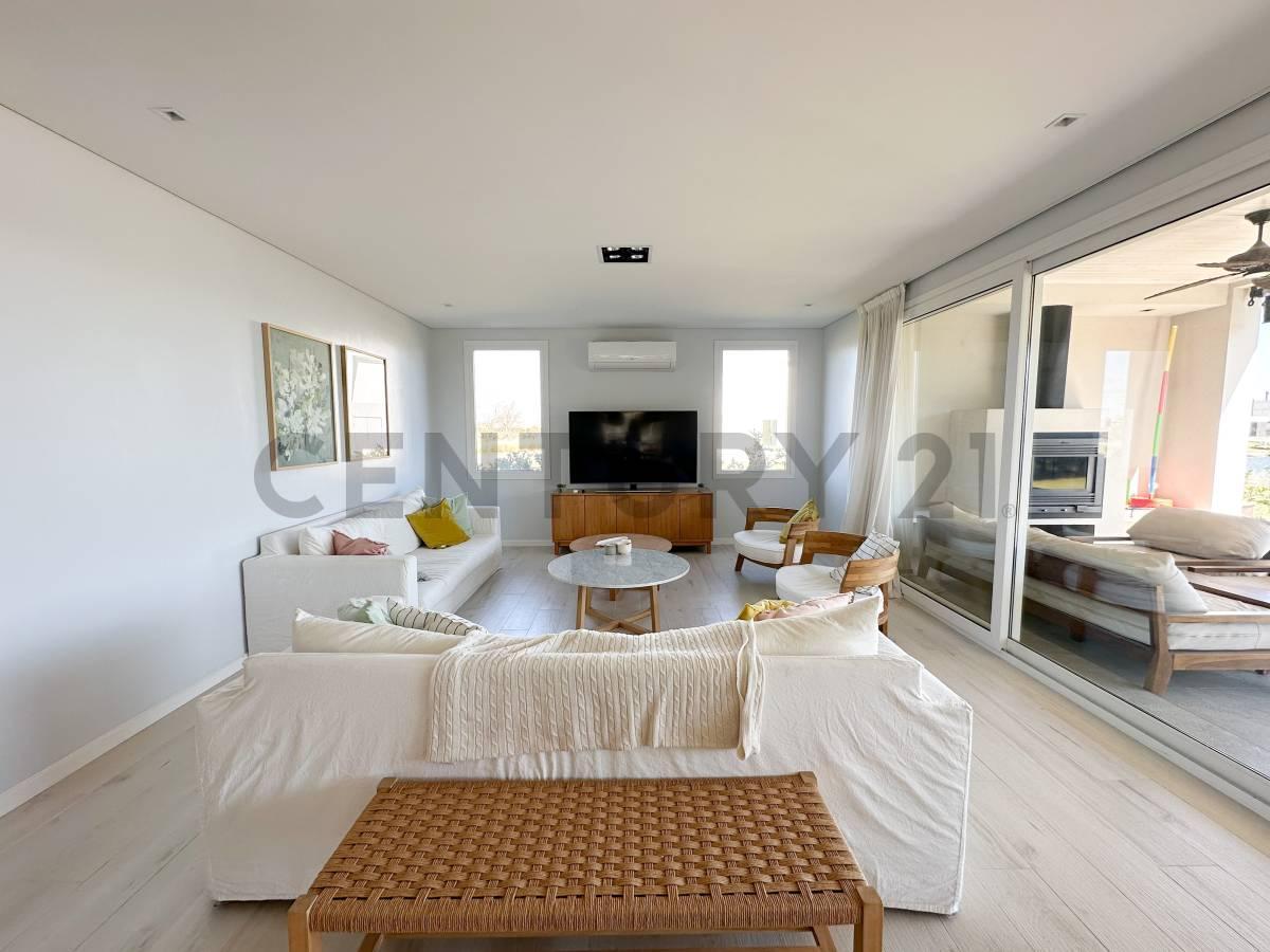 Foto de IMPECABLE CASA A LA LAGUNA CON ORIENTACION NOROESTE MUELLES., imagen 5
