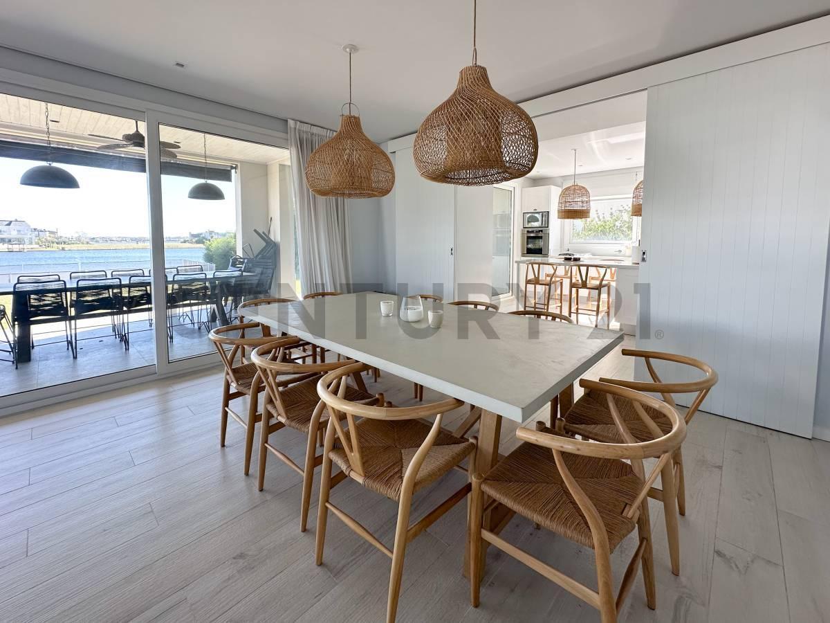 Foto de IMPECABLE CASA A LA LAGUNA CON ORIENTACION NOROESTE MUELLES., imagen 3