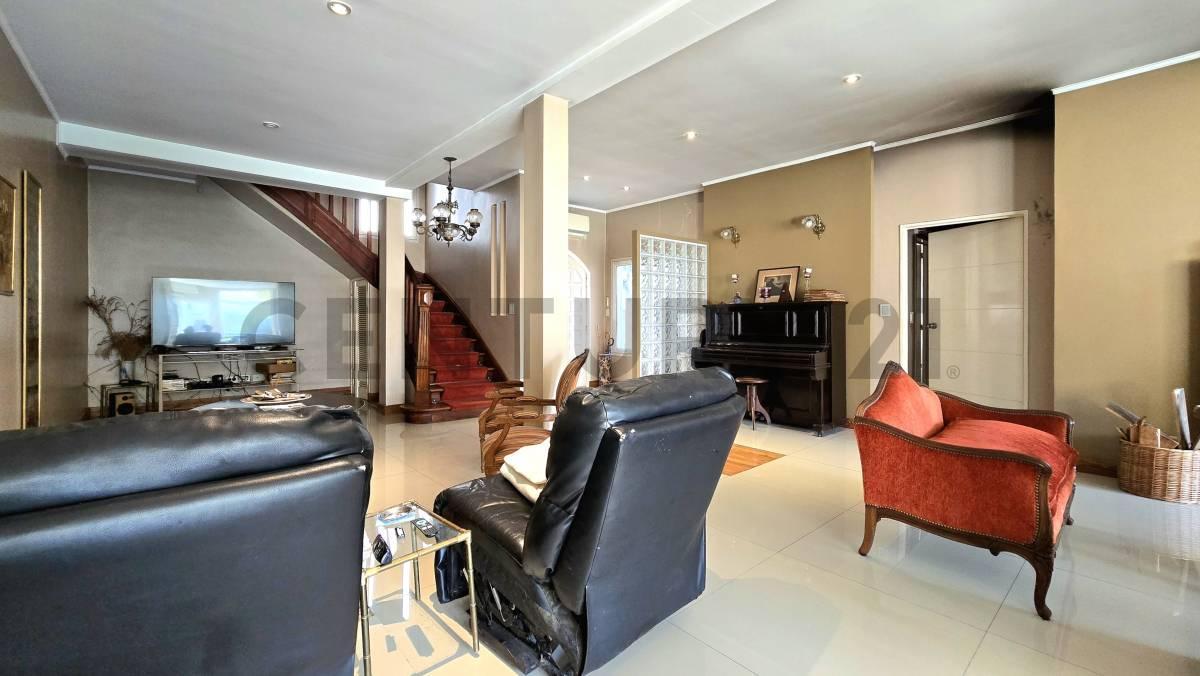 Foto de VENTA CASA 6 AMBIENTES CON GRAN PARQUE EN VILLA BALLESTER, imagen 3