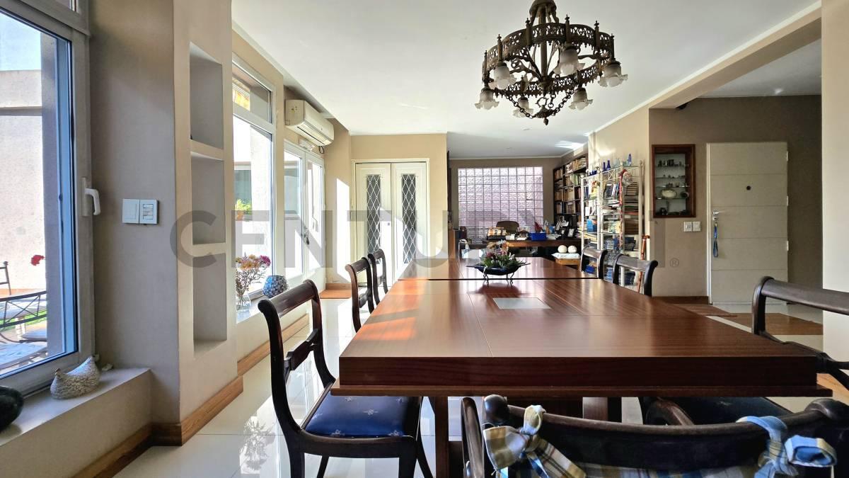 Foto de VENTA CASA 6 AMBIENTES CON GRAN PARQUE EN VILLA BALLESTER, imagen 2