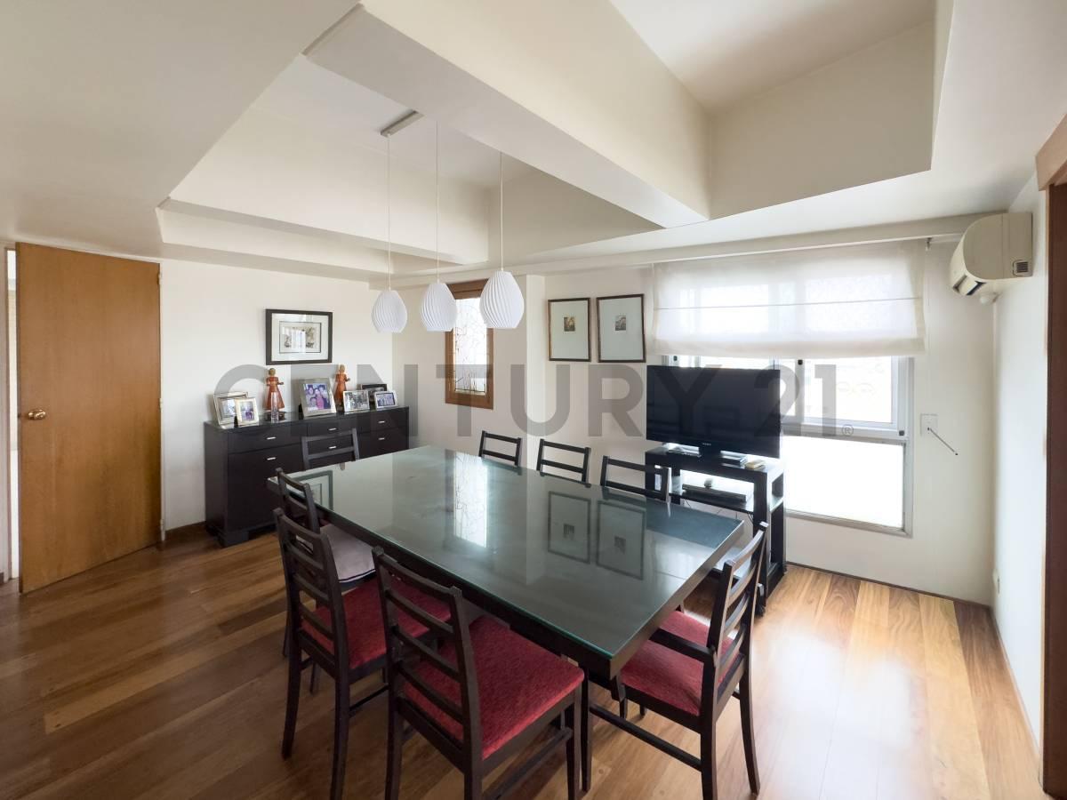 Foto de Piso alto en esquina con balcón, cochera y 2 bauleras. 192m en Recoleta, imagen 5