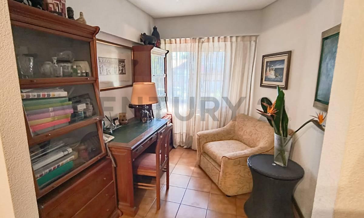 Foto de Exclusiva Casa de 4 Plantas con Jardín, Quincho y Pileta, imagen 4