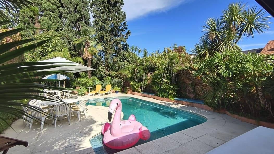 Foto de Exclusiva Casa de 4 Plantas con Jardín, Quincho y Pileta, imagen 3