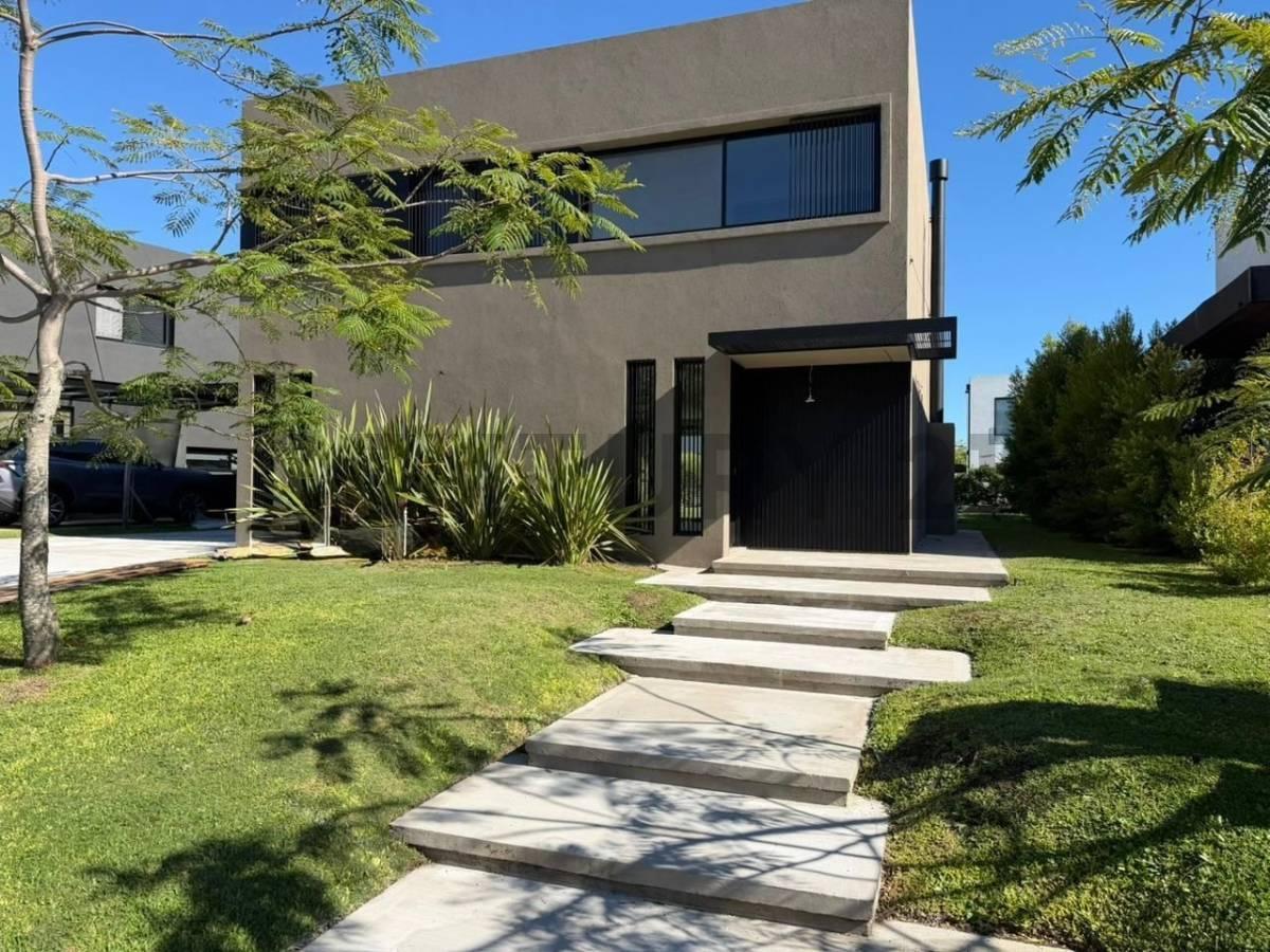 Foto de CASA EN VENTA EN LOS CASTAÑOS 4 AMB DEP Y PISCINA., imagen 1