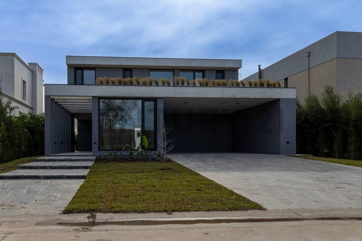Foto de VENTA IMPONENTE CASA 5 DORMITORIOS AL LAGO EN LAGUNA, imagen 1