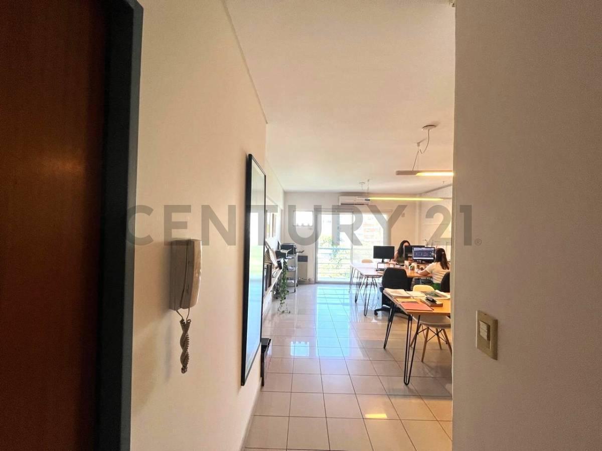 Foto de VENTA MONOAMBIENTE CON COCHERA, MUY LUMINOSO, DESOCUPADO, imagen 2