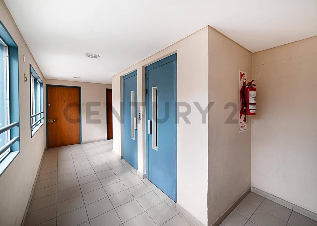 Foto de VENTA MONOAMBIENTE CON COCHERA, MUY LUMINOSO, DESOCUPADO, imagen 4