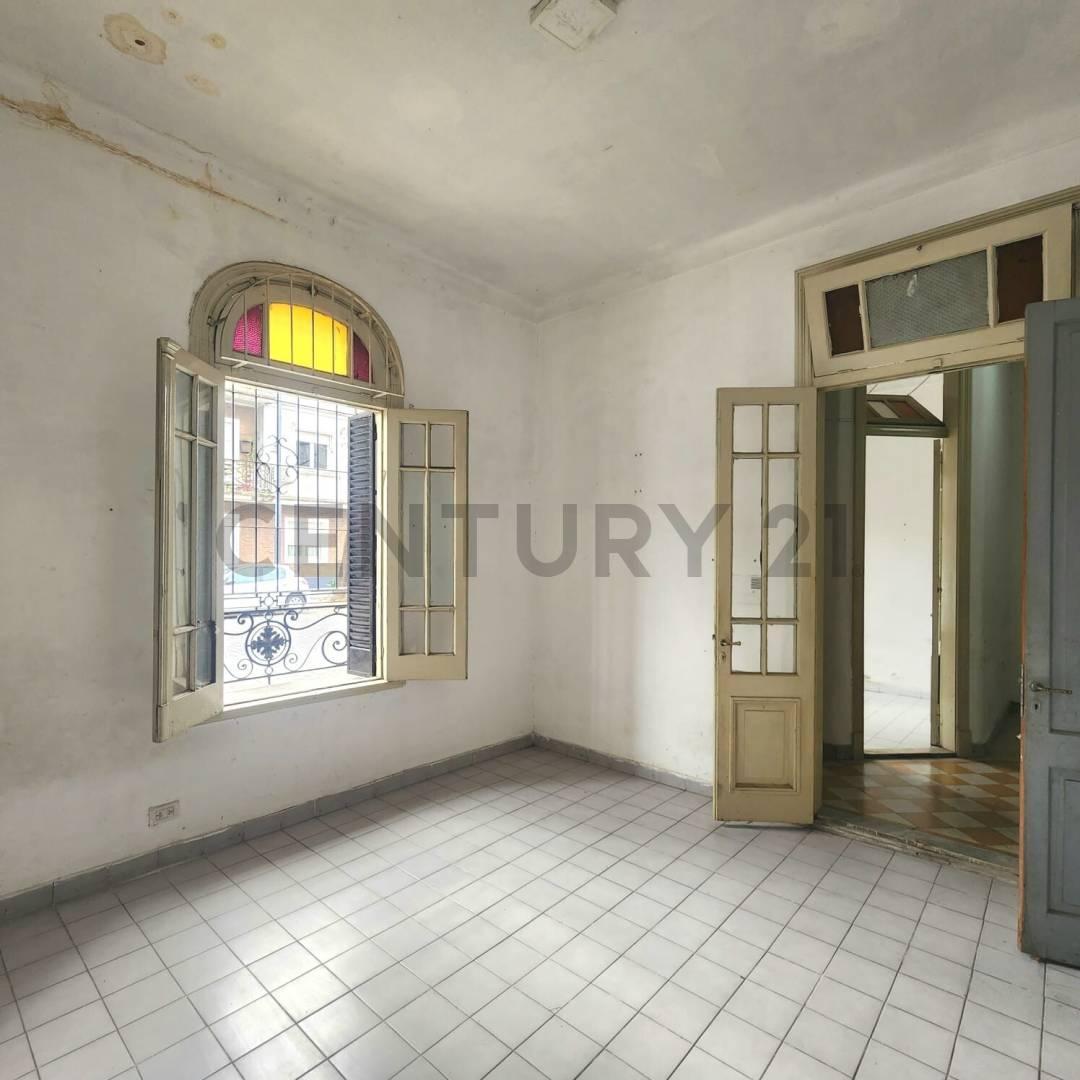 Foto de VENTA CASA DE EPOCA, PARA RECICLAR, CON GRAN POTENCIAL. PATERNAL |, imagen 3