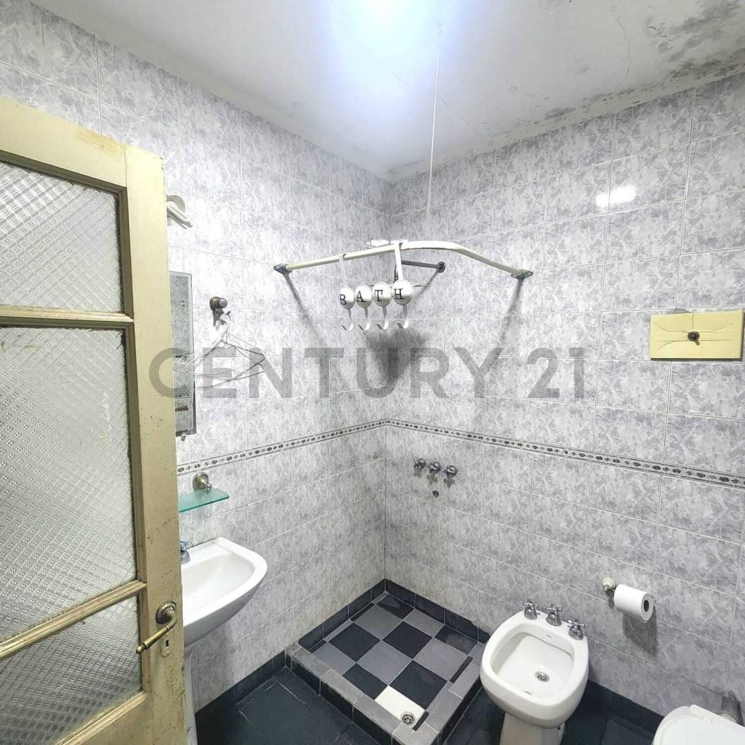 Foto de VENTA CASA DE EPOCA, PARA RECICLAR, CON GRAN POTENCIAL. PATERNAL |, imagen 4