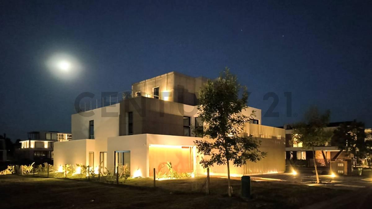 Foto de VENTA CASA A ESTRENAR , ORIENTACION NORTE EN EL YACHT., imagen 3