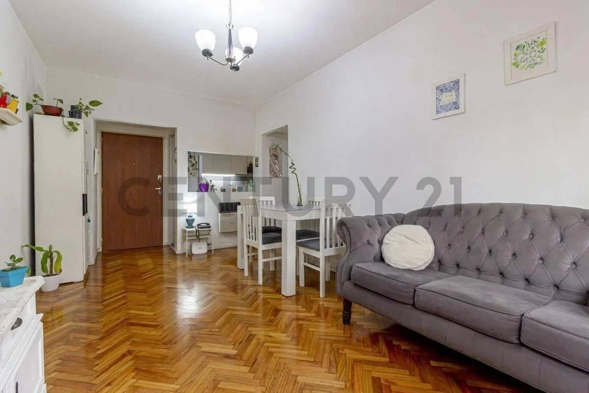 Foto de Excelente departamento 3 ambientes con patio, en Belgrano R., imagen 2