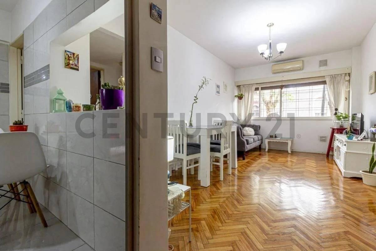 Foto de Excelente departamento 3 ambientes con patio, en Belgrano R., imagen 1