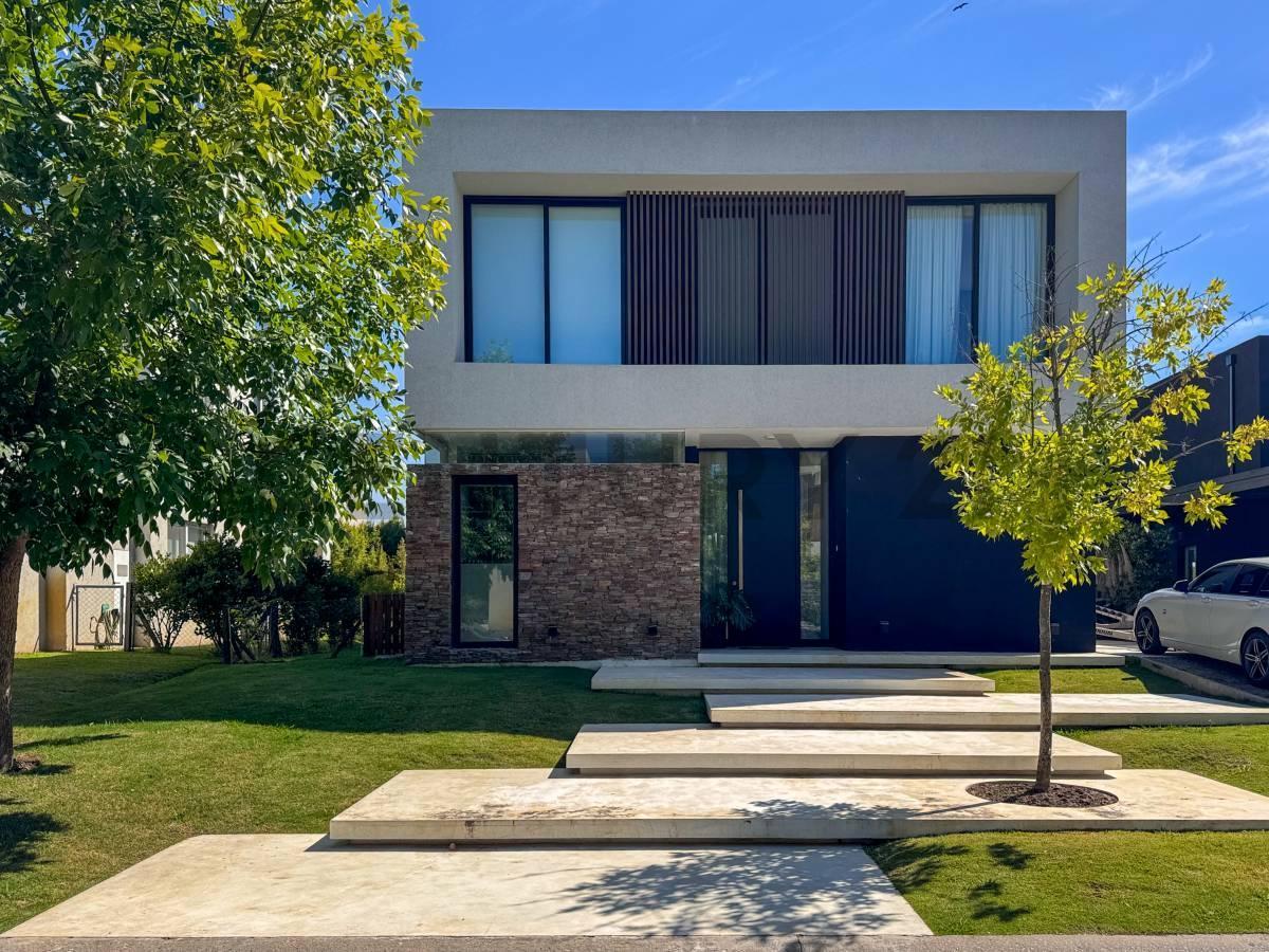 Foto de casa moderna en venta en Castaños Nordelta Tigre en lote interno, imagen 2