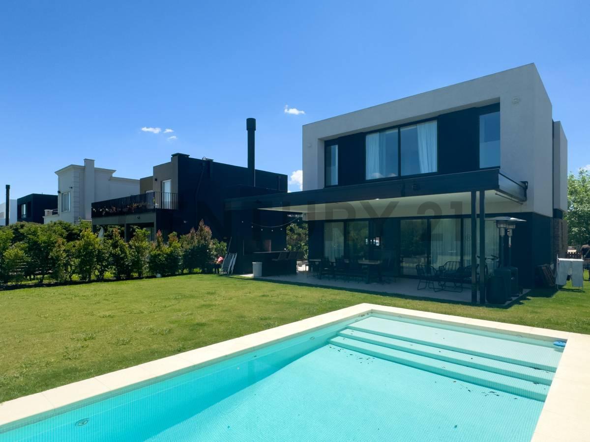 Foto de casa moderna en venta en Castaños Nordelta Tigre en lote interno, imagen 1