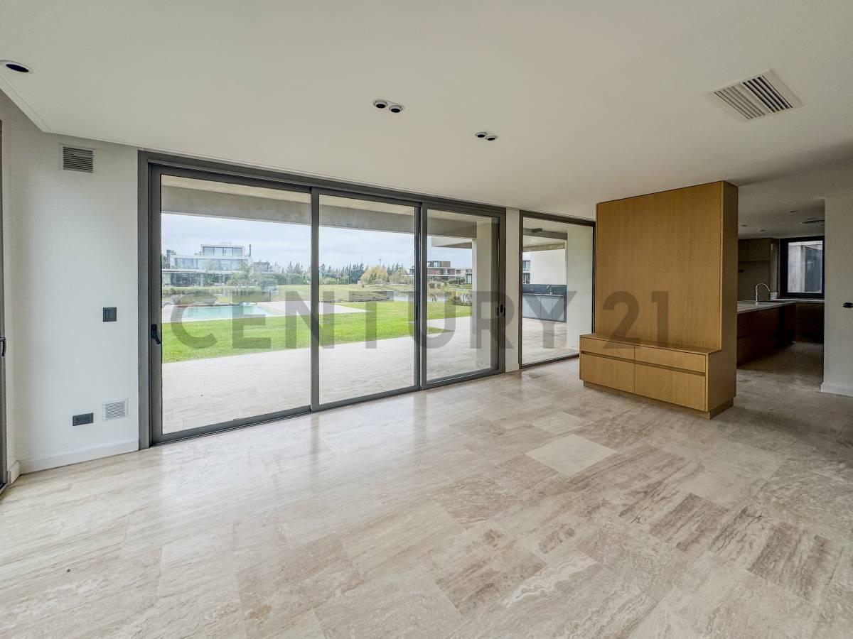 Foto de Casa de Diseño Vanguardista a Estrenar con Vista a la Laguna en Virazón, imagen 4