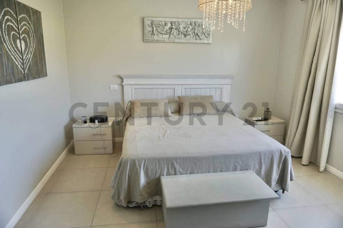 Foto de Casa en venta en Los Lagos Nordelta en lote interno, imagen 5