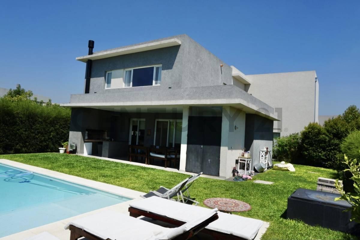 Foto de Casa en venta en Los Lagos Nordelta en lote interno, imagen 1