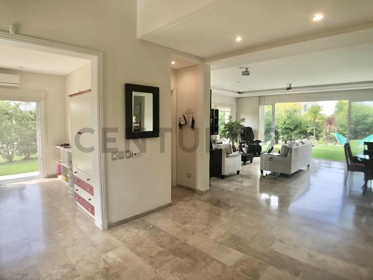 Foto de Imponente casa en venta en Los Lagos Nordelta Lote interno, imagen 5