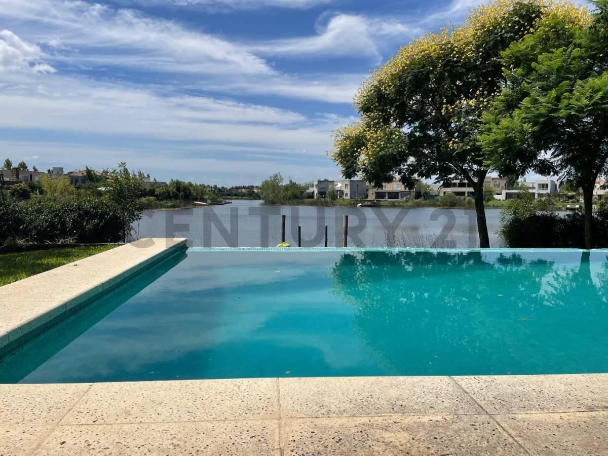 Foto de Casa a la laguna con 6 dormitorios en venta en Santa Catalina, imagen 1