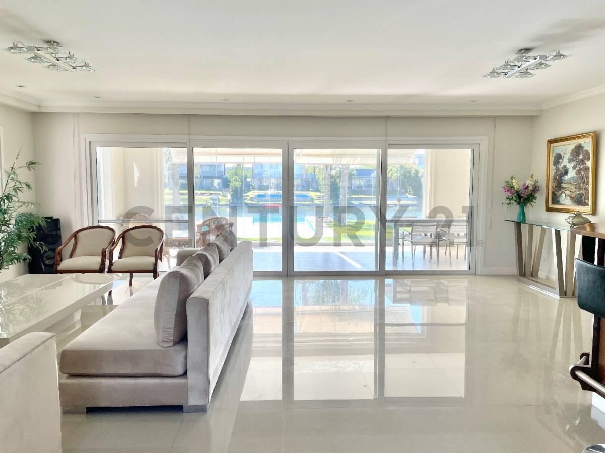 Foto de Casa a la laguna en venta en Los Lagos Nordelta estilo clási, imagen 4