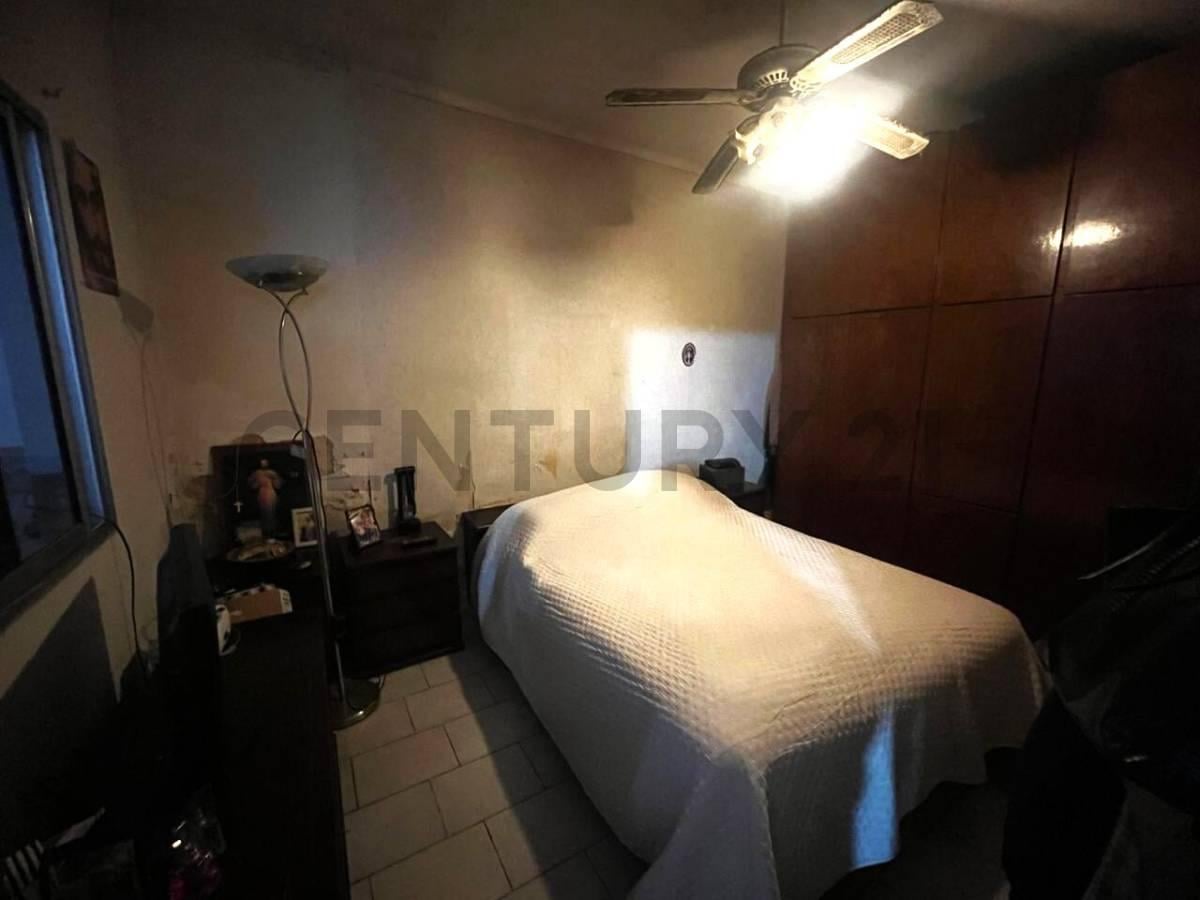 Foto de CASA 3 AMBIENTES CON PATIO, COCHERA Y EN PLANTA ALTA PARA ARMAR OTRO, imagen 4
