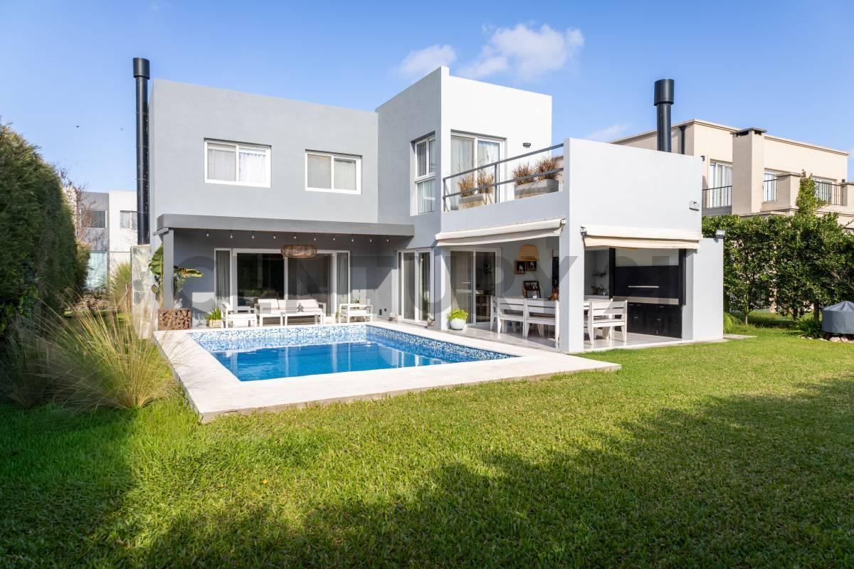 Foto de EXCELENTE CASA EN LOTE INTERNO EN TIPAS, 4 Ambientes, doble galería, imagen 1