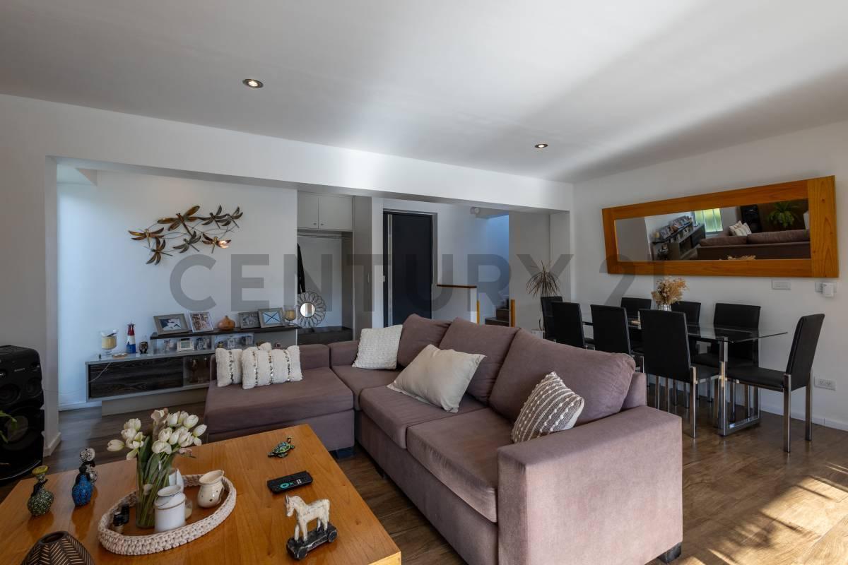 Foto de EXCELENTE CASA EN LOTE INTERNO EN TIPAS, 4 Ambientes, doble galería, imagen 5