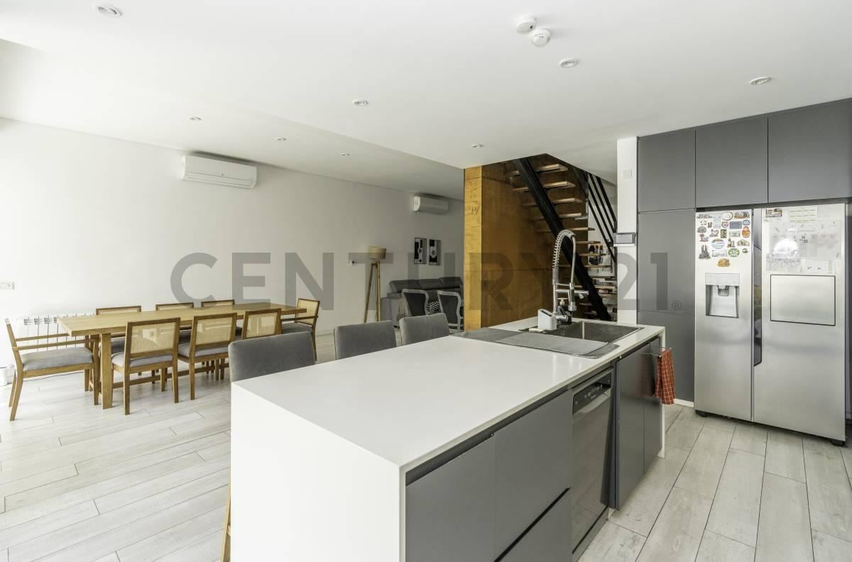 Foto de Venta casa 5 ambientes con cochera, parrilla, piscina y jardín, imagen 3