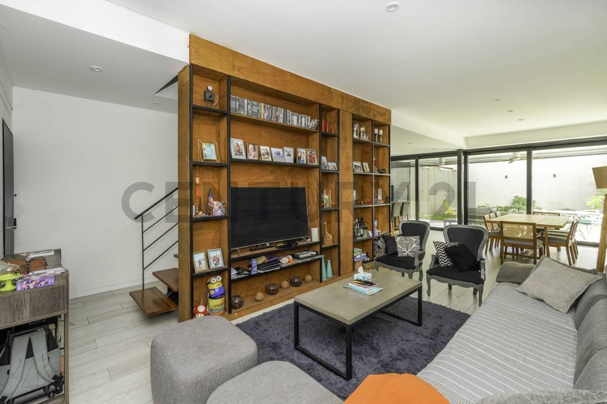 Foto de Venta casa 5 ambientes con cochera, parrilla, piscina y jardín, imagen 4