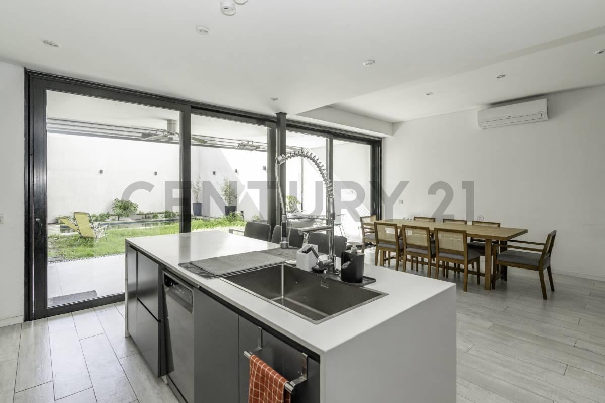 Foto de Venta casa 5 ambientes con cochera, parrilla, piscina y jardín, imagen 5
