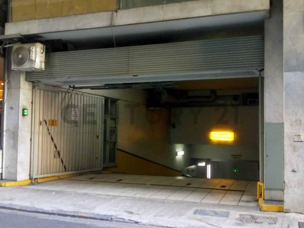 Foto de Oportunidad cochera en el emblematico edificio Florida 1 .Rivadavia 565, imagen 1
