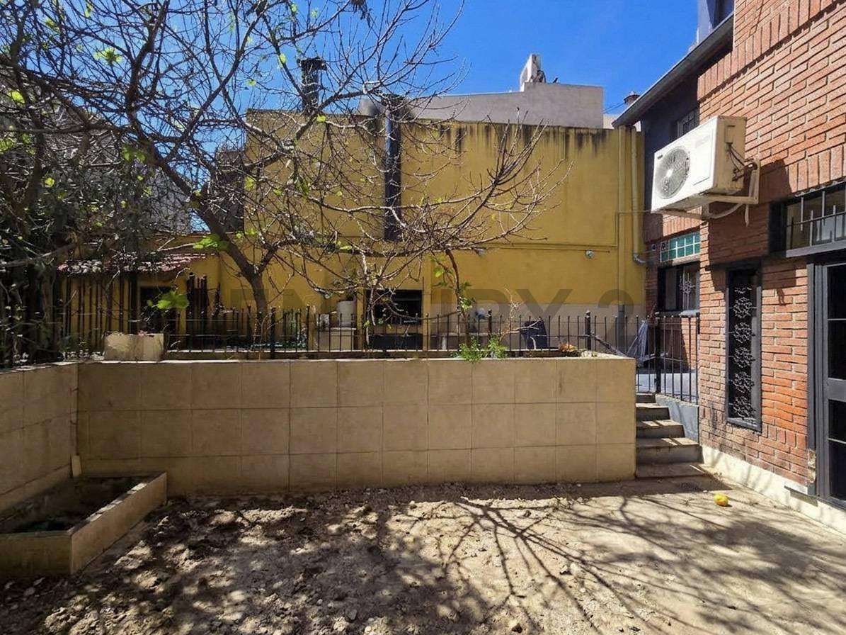 Foto de Venta Casa Caballito Norte cochera DOBLE, Parilla y Patio con jardín, imagen 3