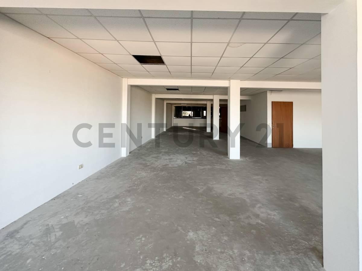 Foto de EDIFICIO DE OFICINAS COMERCIALES Y LOCAL COMERCIAL SOBRE COLECTORA Y, imagen 1