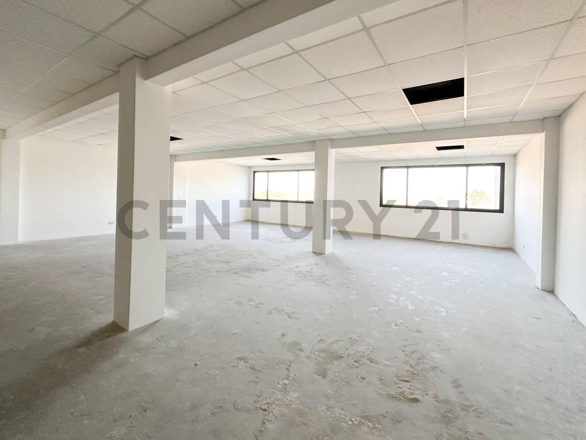 Foto de EDIFICIO DE OFICINAS COMERCIALES Y LOCAL COMERCIAL SOBRE COLECTORA Y, imagen 3