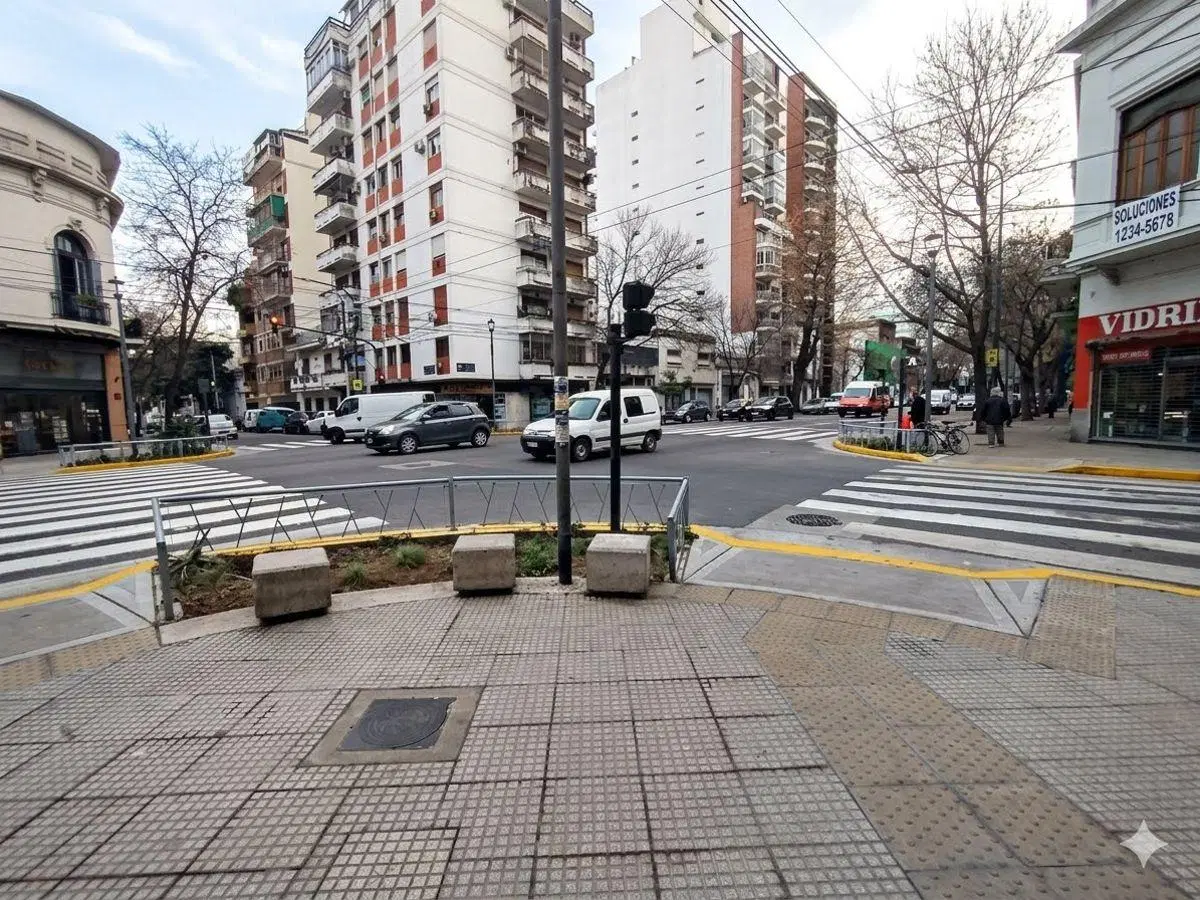 Excepcional local sobre avenida en Boedo 5