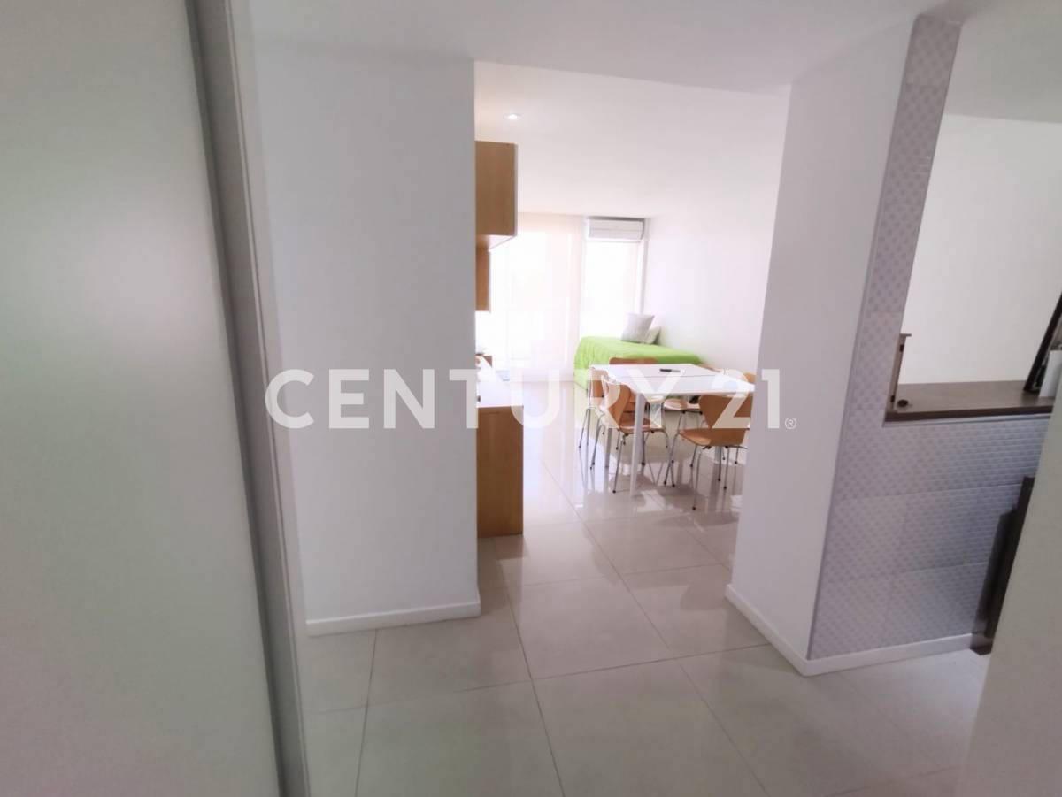 (Propiedad Suspendida) Venta Semipiso 3 Ambientes con Cochera y Amenities La Perla 3