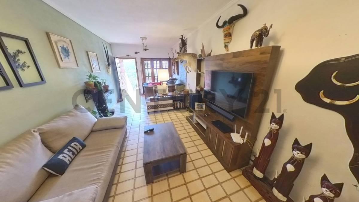 Foto de Hermoso chalet de 4 ambientes con amplio parque y piscina cl, imagen 3