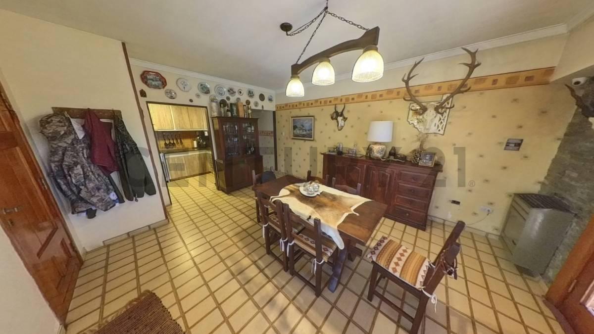 Foto de Hermoso chalet de 4 ambientes con amplio parque y piscina cl, imagen 2