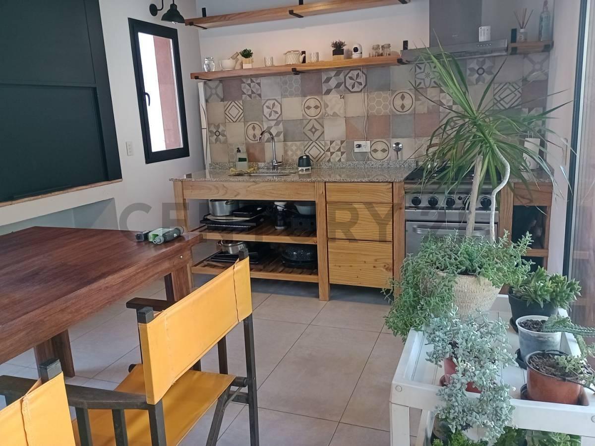Venta Terreno con Construcción de Diseño, Barrio Bosque Alegre 4