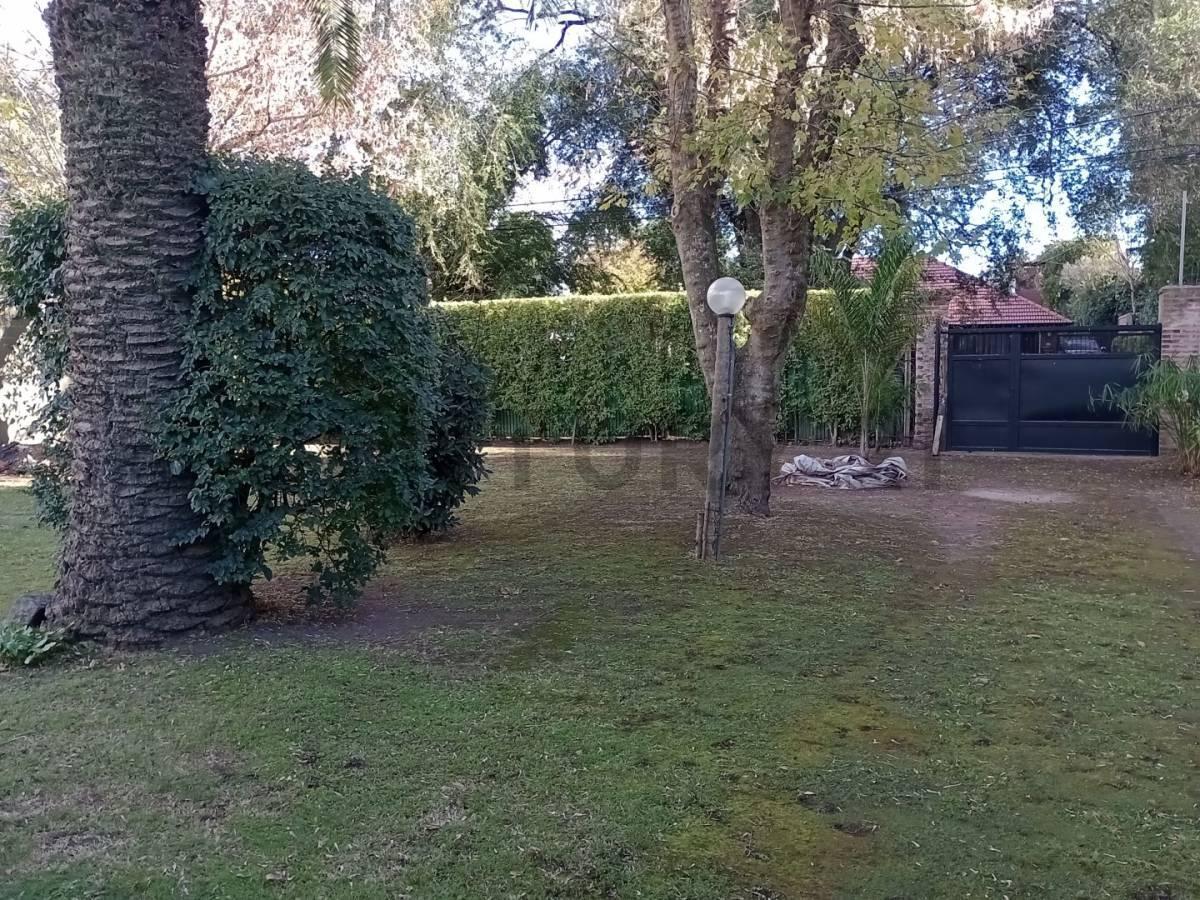 Venta Terreno con Construcción de Diseño, Barrio Bosque Alegre 5